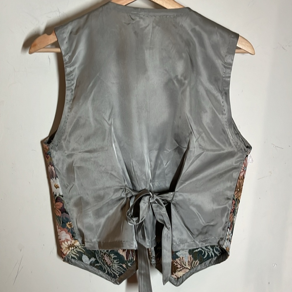 Vintage Tapestry Womans Vest - Picture 6 of 6